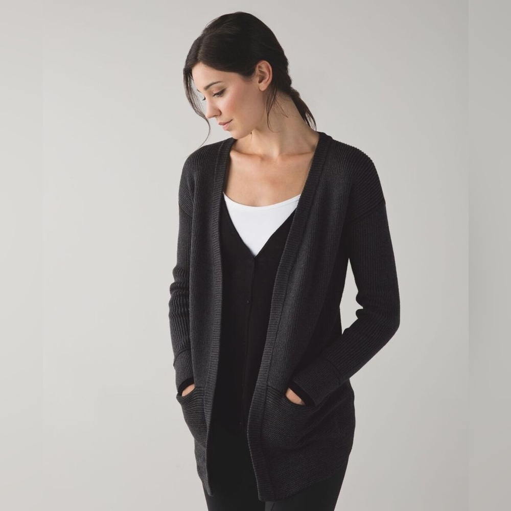 Lululemon Vestigan Gray Heathered Black/Black Cardigan Ribbed Knit Sweater Sz 6
